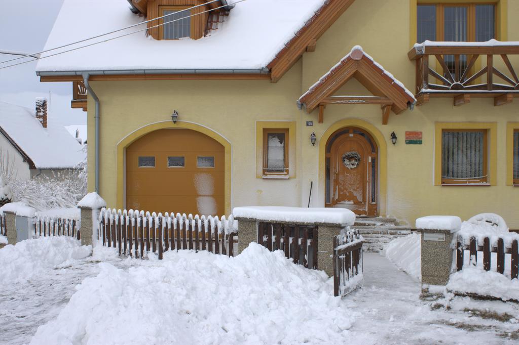 Apartamento Zlty Dom Vrbov Exterior foto