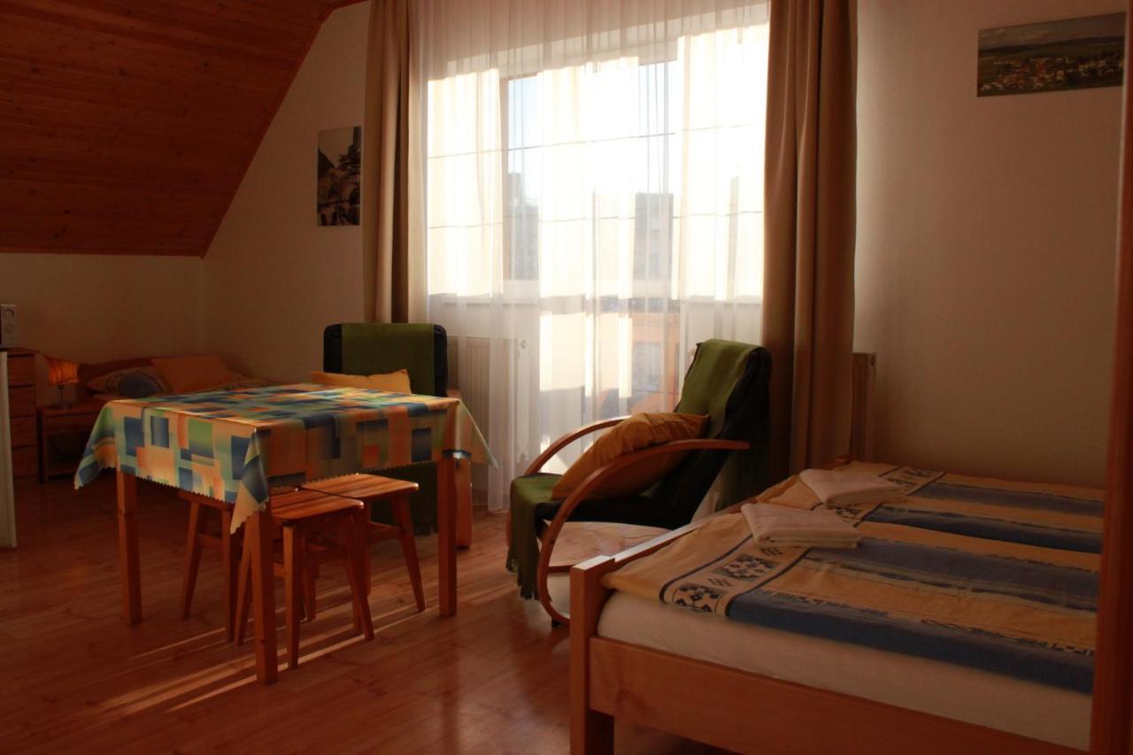 Apartamento Zlty Dom Vrbov Exterior foto